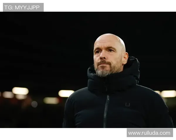 曼联宣布解雇主教练滕哈赫，球队寻找新帅引发争议