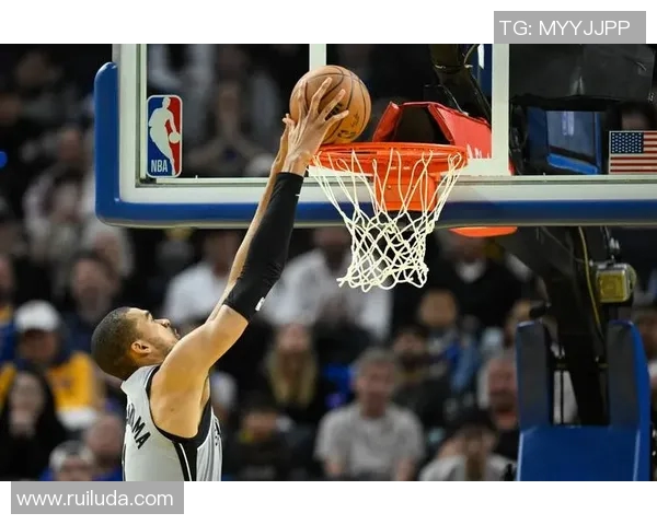 马刺主帅盛赞中国男篮表现,认为亚洲球队实力逐渐崛起